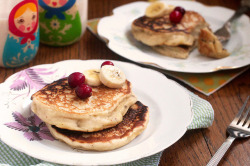 the-health-freak:  Banana Eggnog Pancakes- click here to find