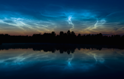 nubbsgalore:  noctilucent clouds, also known as night shinning