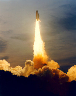 humanoidhistory: The Shuttle Endeavour surges toward space on