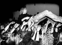 whereareyoukurt:  To surf a crowd, to swallow a cloud 