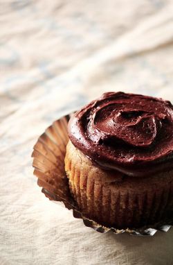 confectionerybliss:  Almond Butter Cupcakes with Mocha ButtercreamSource: