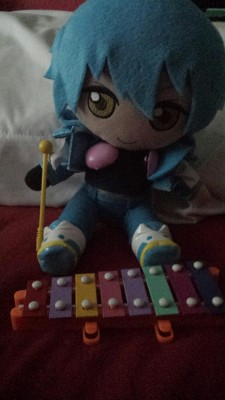 aoba ready to play us a gay tune.