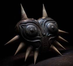 brogamer:  Incredible wooden Majora’s Mask in the works by