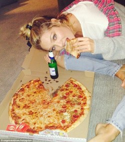 @AnnaBanks: Pizza for Valentine’s Day dinner? My kind of