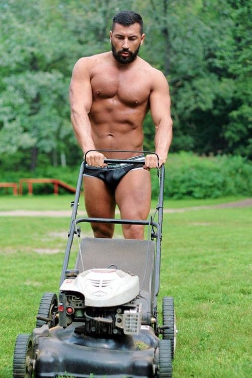 here4theguys:  There’s a reason I hire out to have my lawn