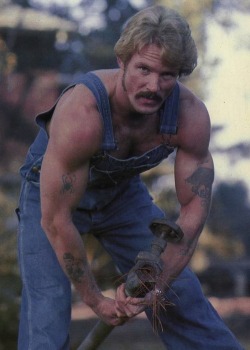 I love a tough man in bibs. 