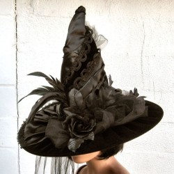 gothiccharmschool:  Hat. Haaaaaat. FANCY WITCH HAT.  (Thank