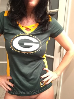 hot-soccermom:  @hot-soccermom ……Go Pack!  For those of you