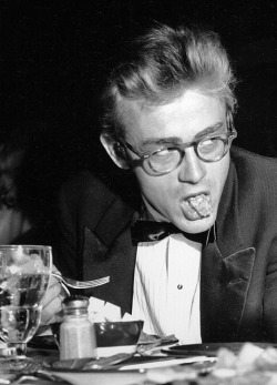 jamesdeaner:  James Dean photographed by Michael Ochs, 1955.