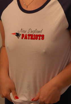 ruboli:  Go Pats !!!  Booooooo pats GO GIANTS LOVE THE NIPPLES