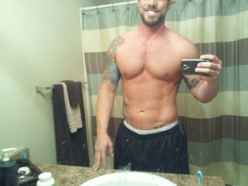 justgreatmen:  nocityguy:  guynyc:  Okay, this is like one of the hottest “real-life” guys I think I’ve seen in a long while. That smile alone can bone you up big time.  Classic and Hot All-American guys, Country men, Cowboy’s, and more.Follow