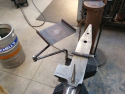 madebyvmworks:  Two new tools for my anvil. New tool tray that