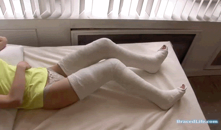 thumbs.pro : Sexy female Patient is put in a two long leg casts (GIF  Set)Source: http://what-is-a-medical-fetish.tumblr.com/tags: medical  fetish, women in casts, broken leg, LLC pics, plastered legs, sexy nurses  roleplay, hospital fetish,