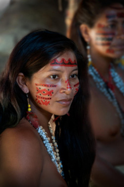 pachatata:  Brazil Indigenous women near the Amazon River by