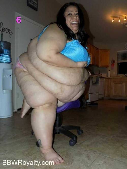heywewantsomefatty:Vote for the best belly