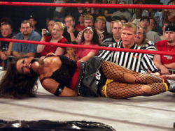 ltbhtf2002:  blackice210:  Mickie James  Such a great moment