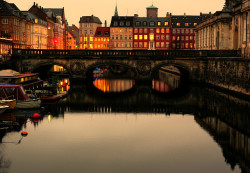 illusionwanderer:  Kopenhagen - canal by ruddrudd 