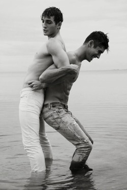twoboysarebetter:  more cute gay couples at:http://twoboysarebetter.tumblr.com  Dude, Iâ€™m serious! After that guy on shore snapped his fingers, our backs and arms are stuck together! I AM pulling! You tryâ€™n pull already!!