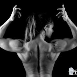 brittnikent:  @leebaxley #leebaxleyphotography #girlswithmuscle