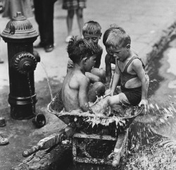 greeneyes55:  Lower East Side New York 1937  Photo: Anonymous 