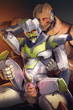 decepticonsensual:  larbestaaargh:  Minimus is a loadbearer all