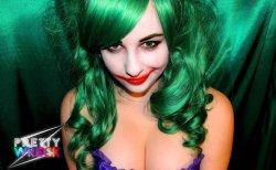 cosplay-paradise:  Female Joker [PrettyWreck Cosplay]cosplayparadise.net