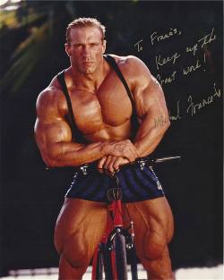 pecmanto:  mitos:  Michael Francois (via)   I came buckets to