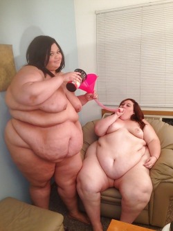 ssbbwchicklover:  They could both sit on me while they did this