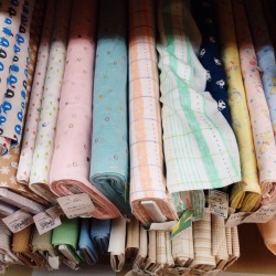 babyhongbin:  fabric shopping, 6:57 pm 