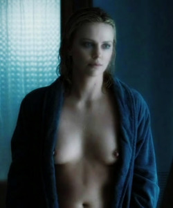 akmanimal:Charlize Theron    She’s so sexy