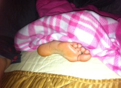 toesandsole:  Sleeping soles