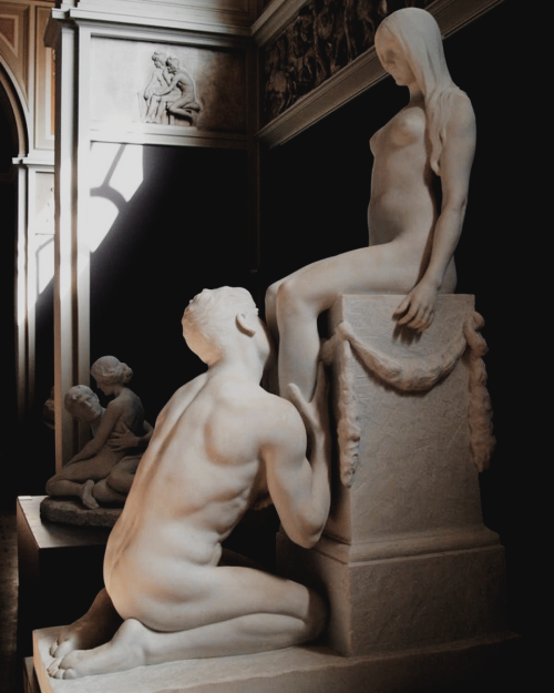 letterful:  Adoration I (ca. 1910), by Norwegian-Danish sculptor