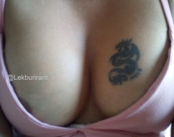 lekburiram:  I like this top but it doesnt keep my boobs in very