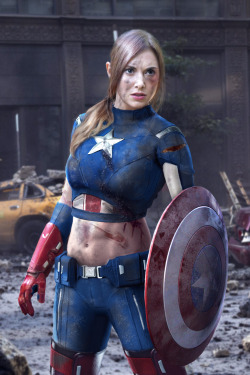 midtowncomics:  Photoshop of Alison Brie as Captain America 