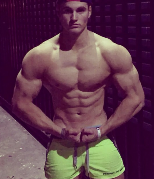 muscle-blue:  aussiemenundressed:  aussiemenundressed.tumblr.com      (via TumbleOn)