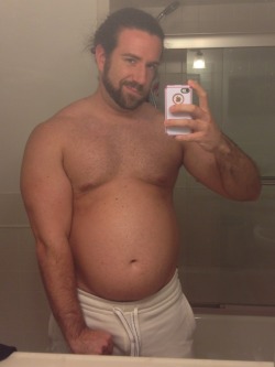 gainer-cub:  bigdudesarehot:  Tummy Tuesday!  