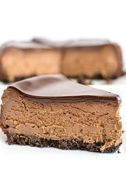 omg-yumtastic:  (Via: hoardingrecipes.tumblr.com) Chocolate Cheesecake