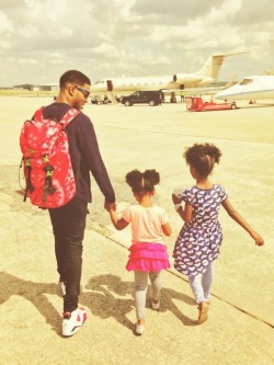 cudrage:  “Travelin w my golden girls!! My daughter Vada