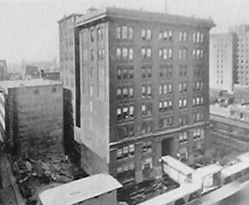 revangineer:blondebrainpower:  In 1930 the Indiana Bell building