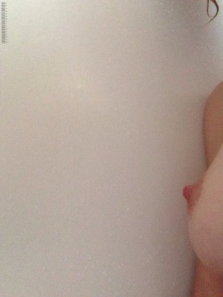 bendywithboobies:  just a little bit of me and so much cold,