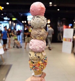 sweetoothgirl:  Ice Cream Cones: Emack and Bolio’s Thailand