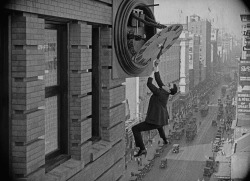 magic-of-cinema:    Safety Last! 1923 /  Fred Neymeyer, Sam Taylor