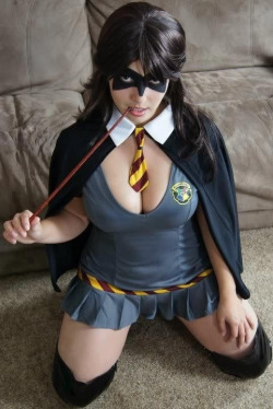 rule34andstuff:  cleavage:  (via Le meilleur de Harry Potter)