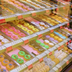 vintagechic86:  Mmmm…donuts ;) #donuts #yummyinmytummy