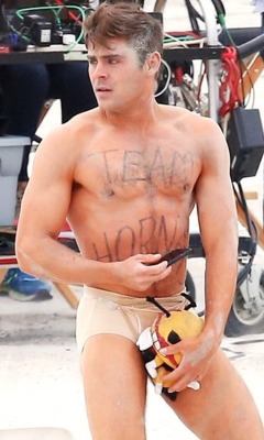 fuck-yeah-male-celebs:   Zac Efron 