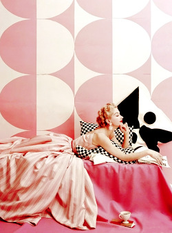 vintagegal:  Model wearing Claire McCardell’s pink and white