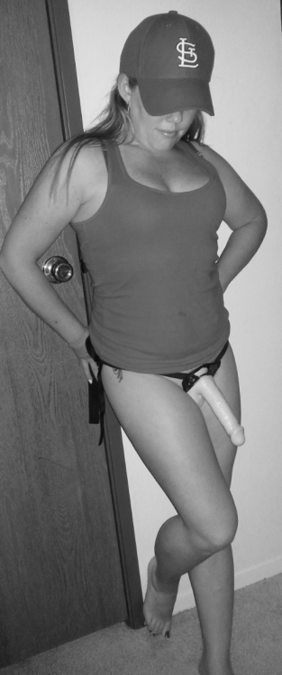 dirtysexyhotfun: imhisnaughtyprincess getting ready to peg my ass tonight  Batter up!