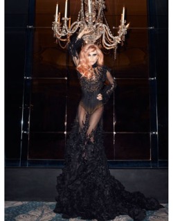 ladygagaaaab:  Lady Gaga (don’t like her, but this dress is