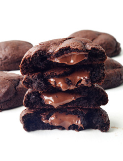 chocolateguru:Nutella Stuffed Chocolate Cookies