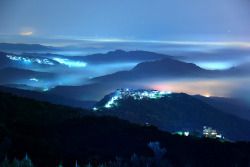 forbiddenforrest:  布魯飄零 ~五指山 Wuzhi Mountain,  Night